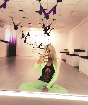 Умелые руки и шаловливые губки дарят неповторимое наслаждение. 🌟
⠀⠀
💋 Забудь о повседневности и дай себе шанс окунуться в мир наслаждения и релаксации. Эксклюзивные услуги, безупречные интимные навыки и глубокий расслабляющий массаж помогут тебе освободиться от стресса и получить ощущение полного счастья. 🥂
⠀⠀
🔞 Уверяю тебя, что ты не пожалеешь о проведенном со мной времени. Великолепные отзывы и мои фото соответствуют действительности. Я живу в Москве и готова встретиться с тобой чтобы реализовать все твои фантазии. Ты достоин только лучшего и я здесь, чтобы подарить тебе море наслаждения и незабываемые впечатления. 💗
⠀⠀
📲 Свяжись со мной и открой дверь в мир страсти и разврата. Чарующая индивидуалка Москвы ждет именно тебя! 💋🌹 Нелли